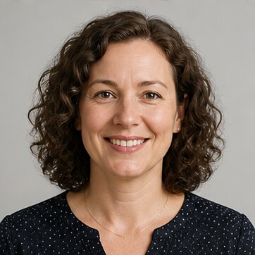Headshot of Elena Petrova